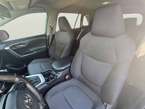 Used 2021 Toyota RAV4 XLE image 38