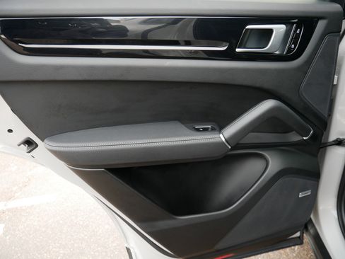 Used 2021 Porsche Cayenne image 16