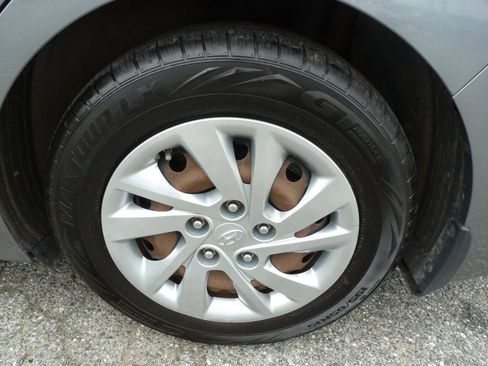 Used 2018 Hyundai Elantra SE FWD image 13