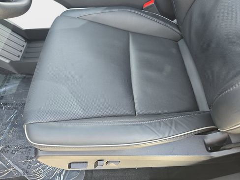 Used 2024 Tesla Cybertruck AWD Crew Cab image 31