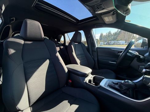 Used 2022 Toyota RAV4 SE w/ Weather & Moonroof Package image 16