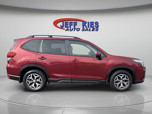 Used 2020 Subaru Forester Premium AWD/4WD image 3