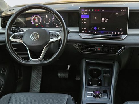 Used 2026 Volkswagen Tiguan SE FWD image 13