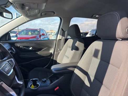 Used 2024 GMC Terrain SLE image 25