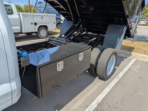 New 2025 Ford F550 4x4 Crew Cab image 31