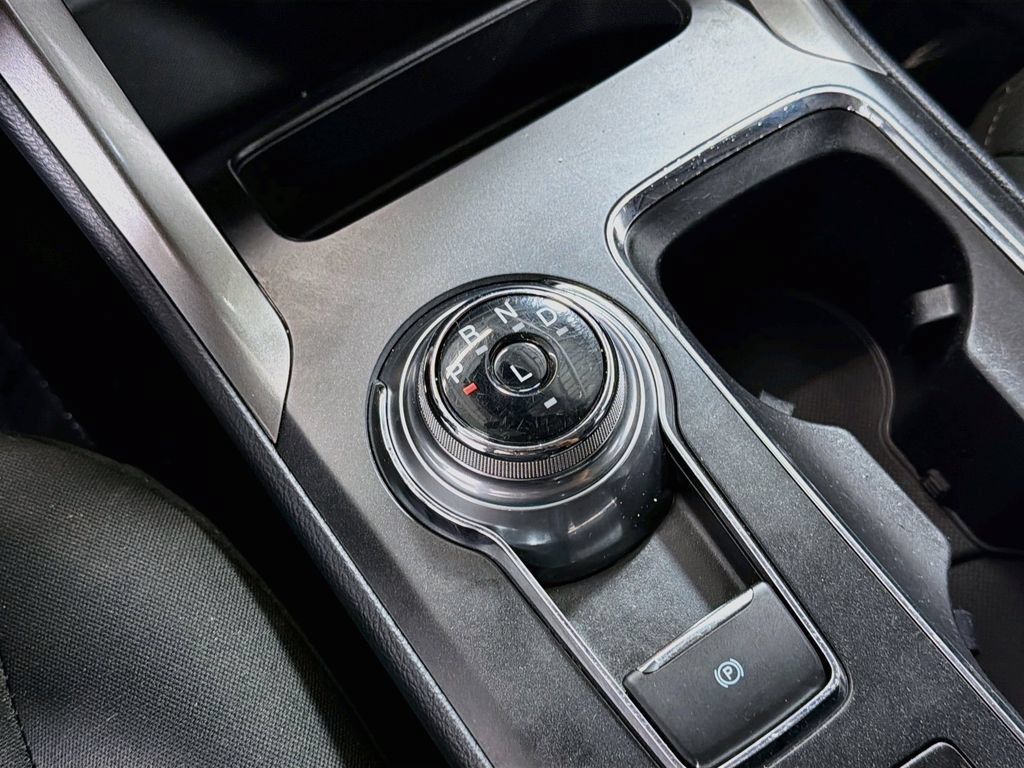 Used 2019 Ford Fusion SE FWD image 18
