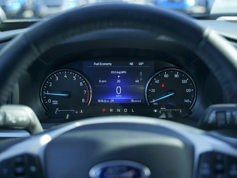 Used 2021 Ford Explorer XLT image 12