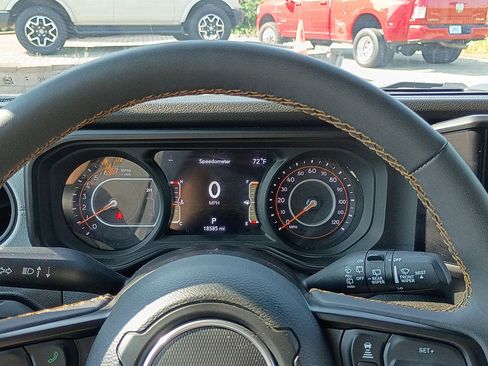 Used 2024 Jeep Wrangler Unlimited Sport AWD/4WD image 19