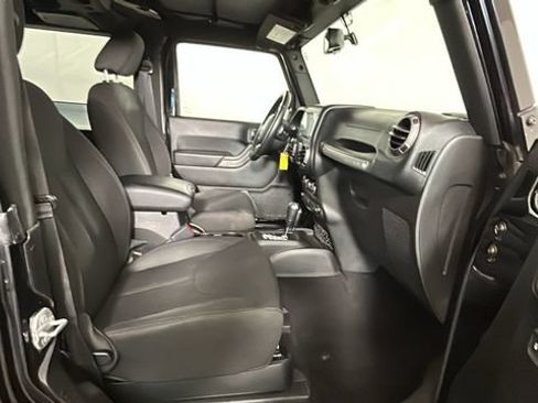Used 2018 Jeep Wrangler Sport AWD/4WD image 25