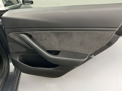 Used 2019 Tesla Model 3 Long Range image 32
