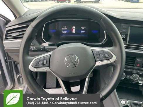 Used 2024 Volkswagen Jetta SE FWD image 22