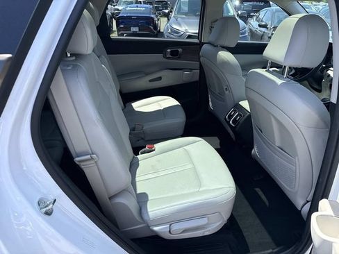 Used 2023 Kia Sorento EX w/ Panoramic Sunroof Package FWD image 11