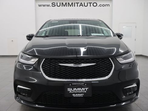Used 2024 Chrysler Pacifica Touring-L FWD image 21