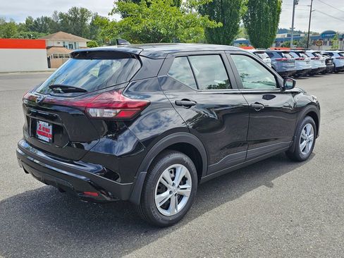 New 2025 Nissan Kicks Play S image 3