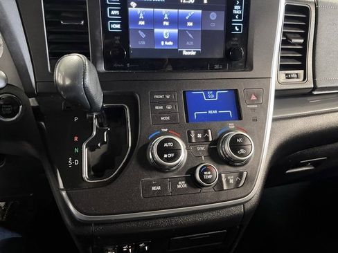 Used 2015 Toyota Sienna SE image 26