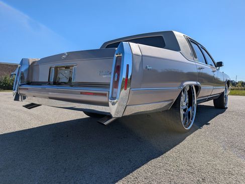 Used 1990 Cadillac Brougham image 29
