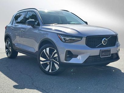 New 2026 Volvo XC40 B5 Ultra w/ Climate Package