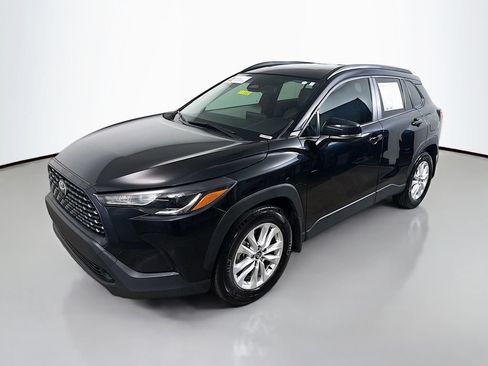 Certified 2025 Toyota Corolla Cross LE w/ Moonroof Package FWD image 3
