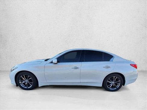 Used 2017 INFINITI Q50 Signature Edition w/ All Weather Package (L93) AWD/4WD image 8