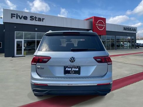 Used 2024 Volkswagen Tiguan SE FWD image 5
