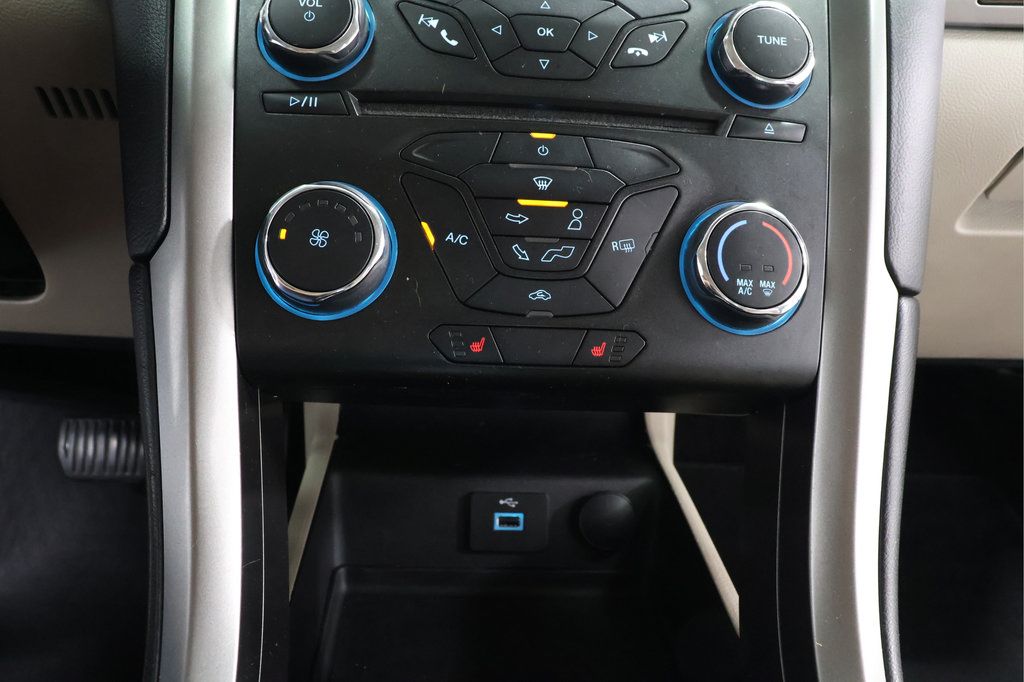 Used 2017 Ford Fusion SE FWD image 10