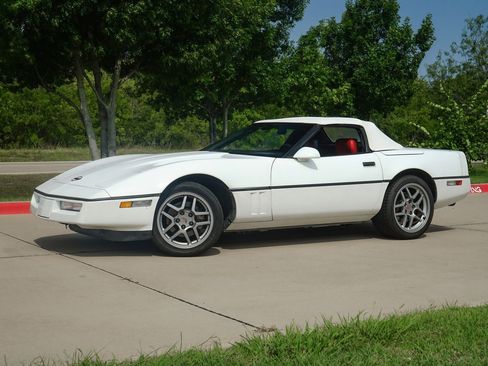Used 1989 Chevrolet Corvette Convertible image 2