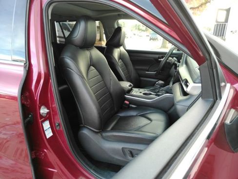 Used 2021 Toyota Highlander XLE image 25