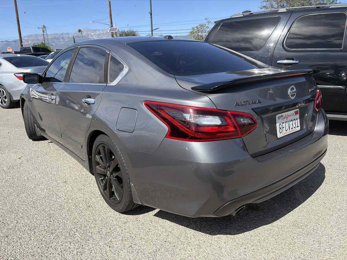 Used 2018 Nissan Altima 2.5 SR w/ SR Midnight Edition FWD image 3
