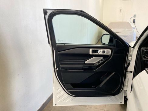 Used 2023 Ford Explorer Platinum w/ Technology Package image 15