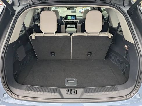 Used 2025 Lincoln Aviator 2WD image 17