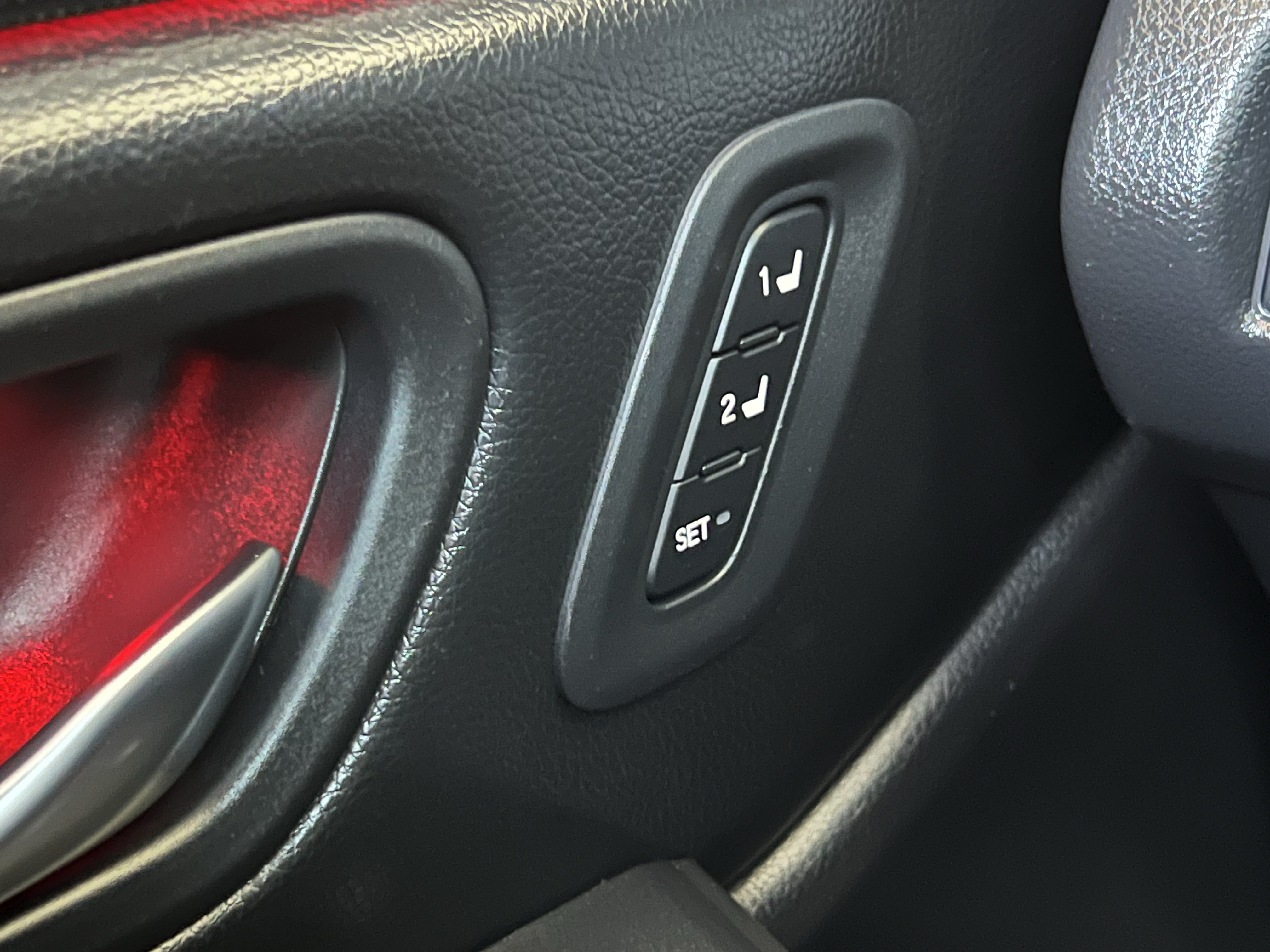 Used 2025 Honda Pilot Black Edition image 39