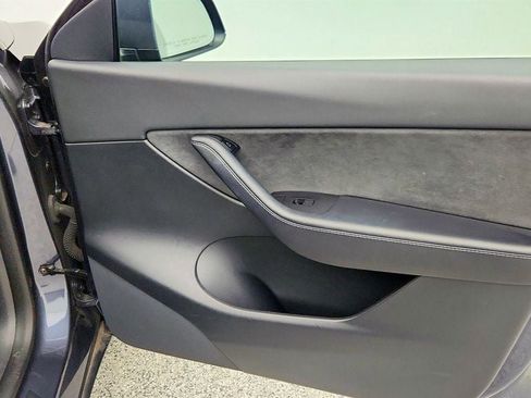 Used 2021 Tesla Model Y Long Range image 31