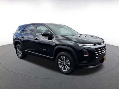 Used 2025 Chevrolet Equinox LT image 2