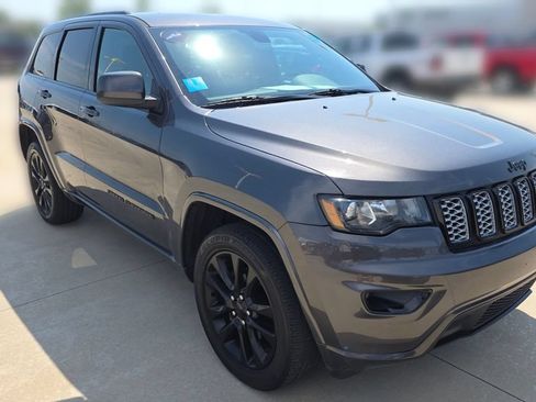 Used 2018 Jeep Grand Cherokee Altitude AWD/4WD image 7