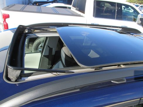 Used 2023 Chevrolet Equinox LT image 26