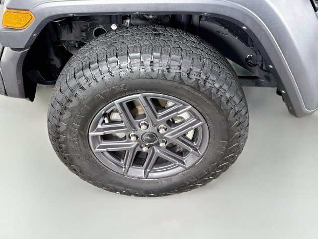 Used 2025 Jeep Wrangler Sport AWD/4WD image 33