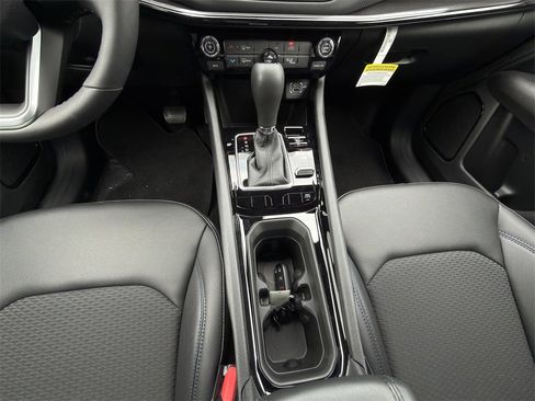 New 2026 Jeep Compass Latitude image 17