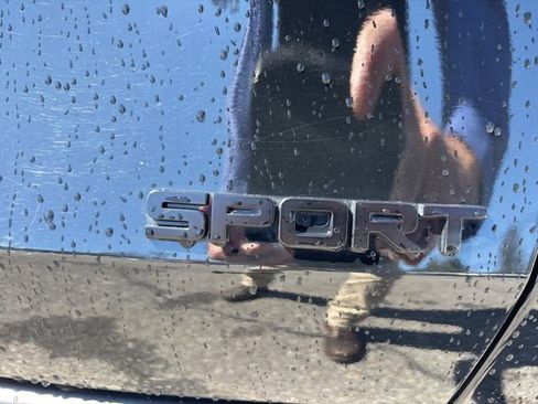 Used 2025 Honda HR-V Sport image 3