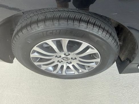 Used 2020 Toyota Sienna XLE w/ Carpet Mat Package FWD image 23