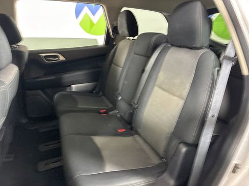 Used 2017 Nissan Pathfinder SV AWD/4WD image 29