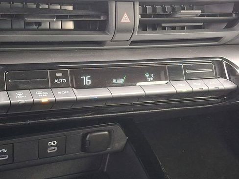 Used 2025 Toyota Prius LE image 15