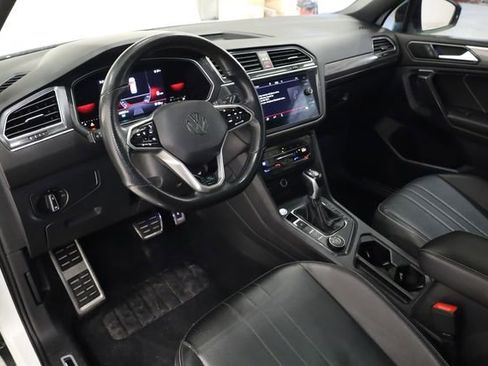 Used 2022 Volkswagen Tiguan SE R-Line image 12