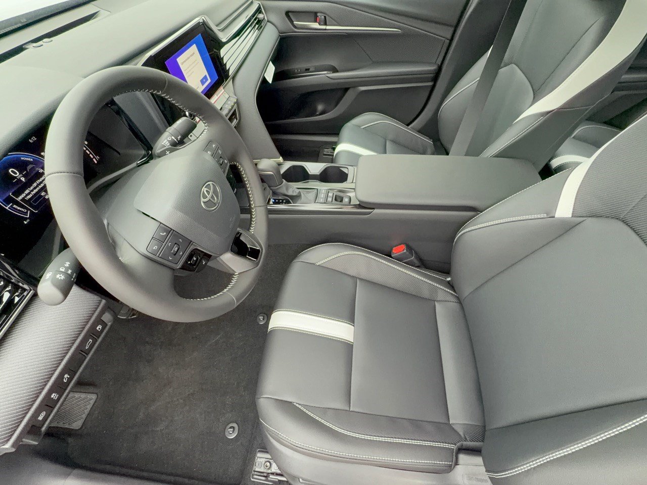 Used 2026 Toyota Camry SE FWD image 5