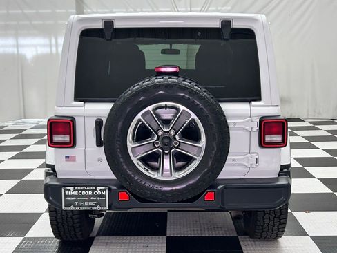 Used 2018 Jeep Wrangler Unlimited Sahara image 7