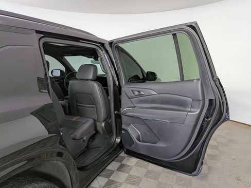 Used 2024 Chevrolet Traverse RS image 37