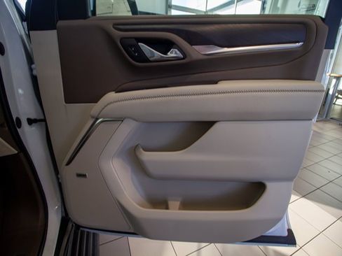 Used 2023 GMC Yukon Denali w/ Denali Reserve Package image 10