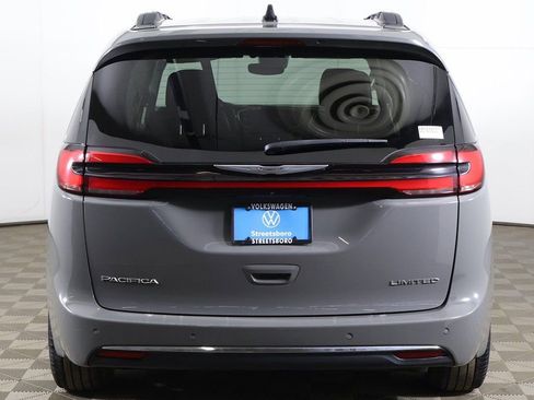 Used 2023 Chrysler Pacifica Limited image 18