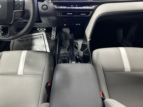 Used 2025 Toyota Camry SE image 39