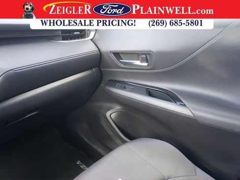 Used 2022 Toyota Venza LE image 30