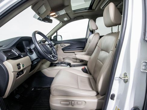 Used 2020 Honda Pilot Touring image 7